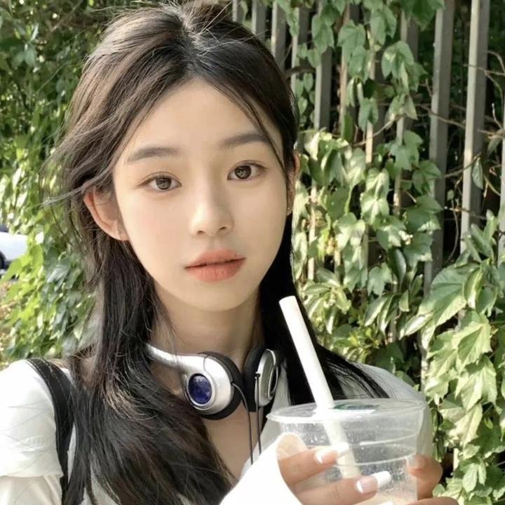 知名导演片场意外受伤，同行集体沉默，一夜之间持续发酵